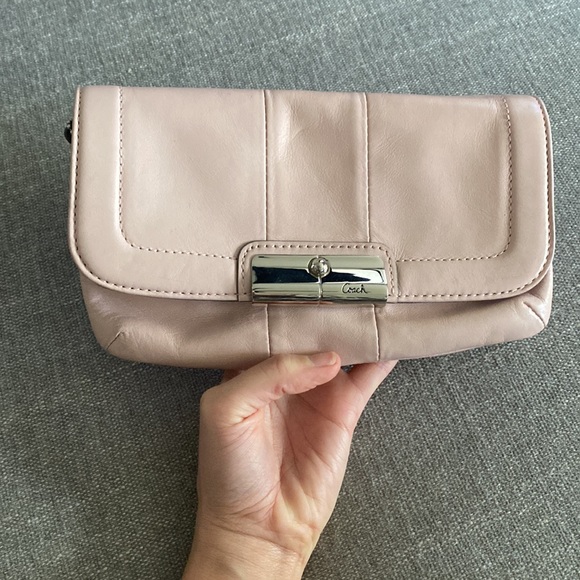 Authentic Coach Leather Wristlet - Picture 7 of 7